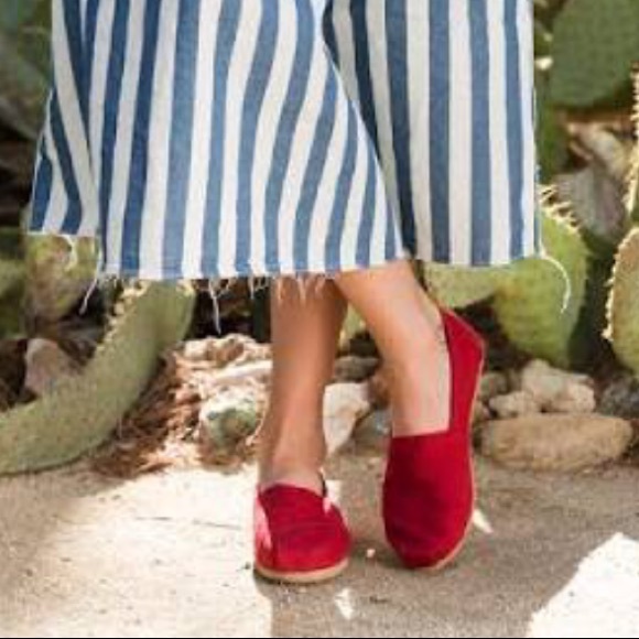 red canvas toms